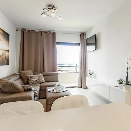 Sea View Apartment *