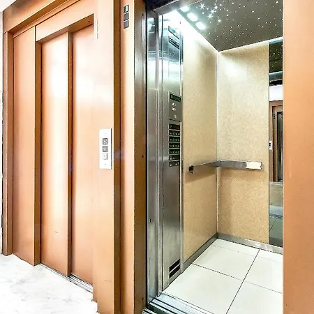 Sea View Apartment *